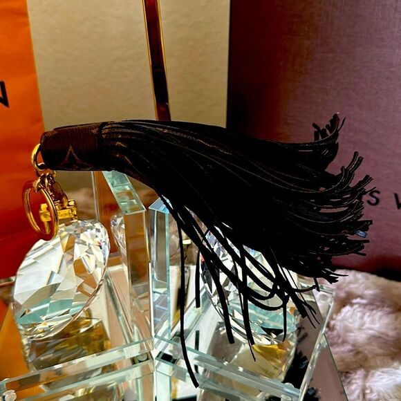 LOUIS VUITTON Signature Leather Tassel Bag Charm EUC MP1768 - Picture 3 of 7